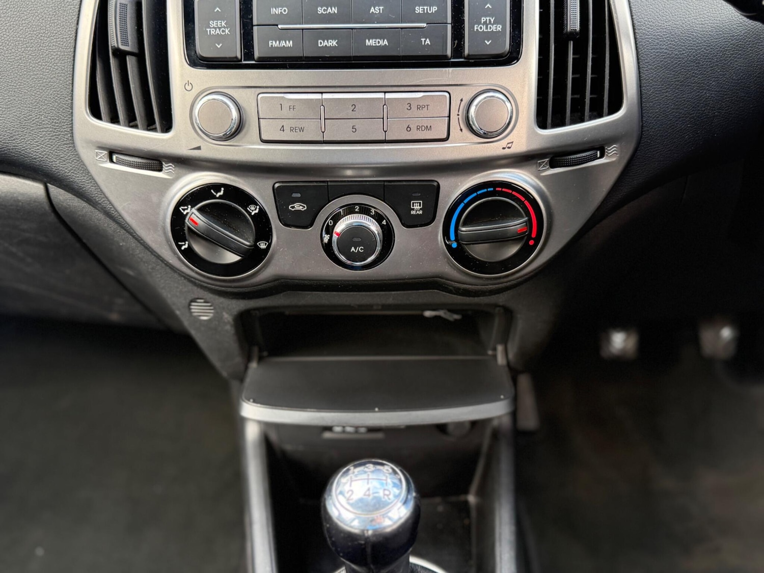 Used Hyundai i20 2014 for sale - 77710057: Photo 29