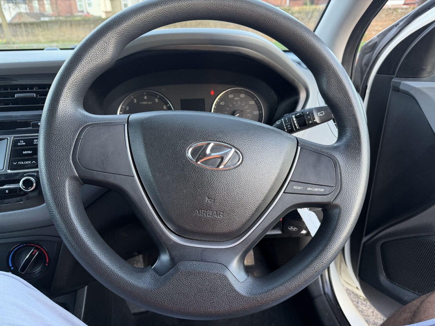 Used Hyundai i20 2015 for sale - 77939302: Photo 12