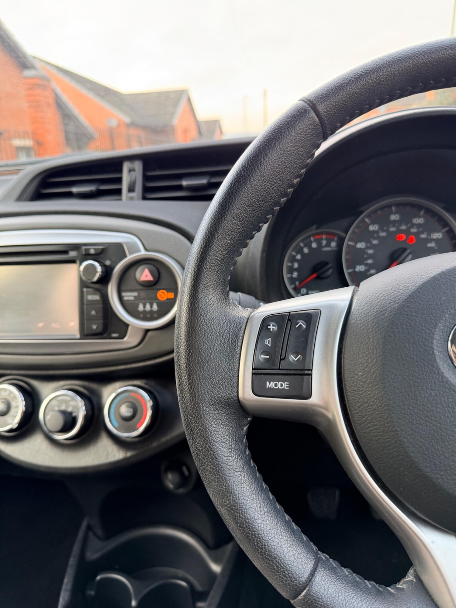 Used Toyota Yaris 2013 for sale - 77982230: Photo 29