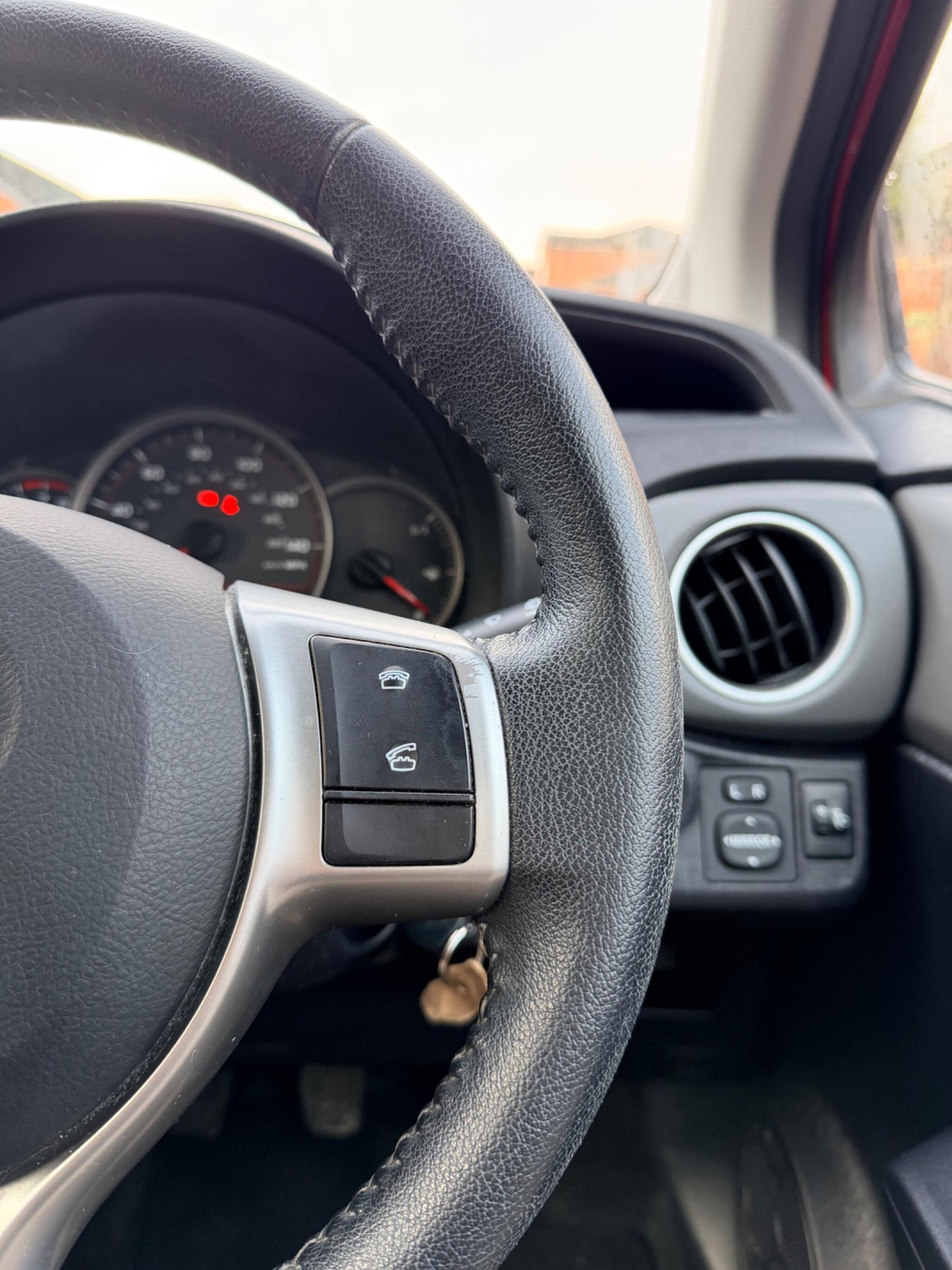 Used Toyota Yaris 2013 for sale - 77982230: Photo 35