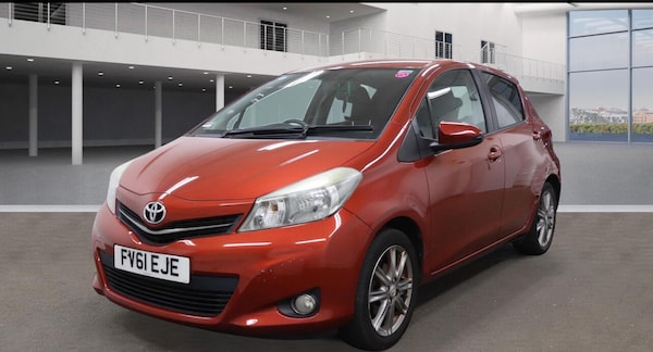 Used Toyota Yaris 2011 for sale - 76121610: Photo 2