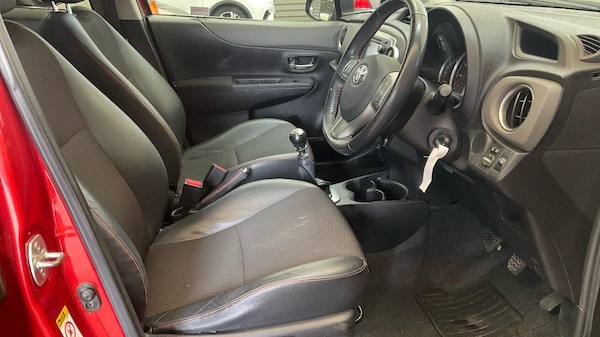 Used Toyota Yaris 2011 for sale - 76121610: Photo 7