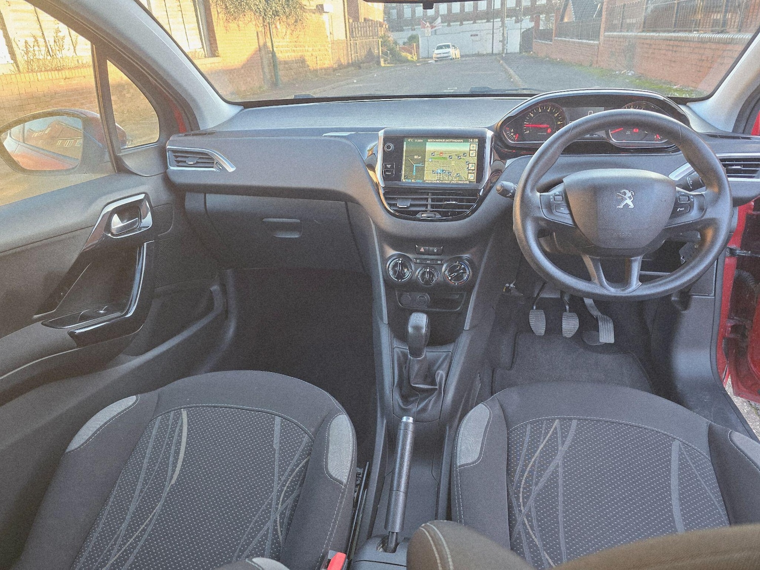 Used Peugeot 208 2014 for sale - 77066660: Photo 10