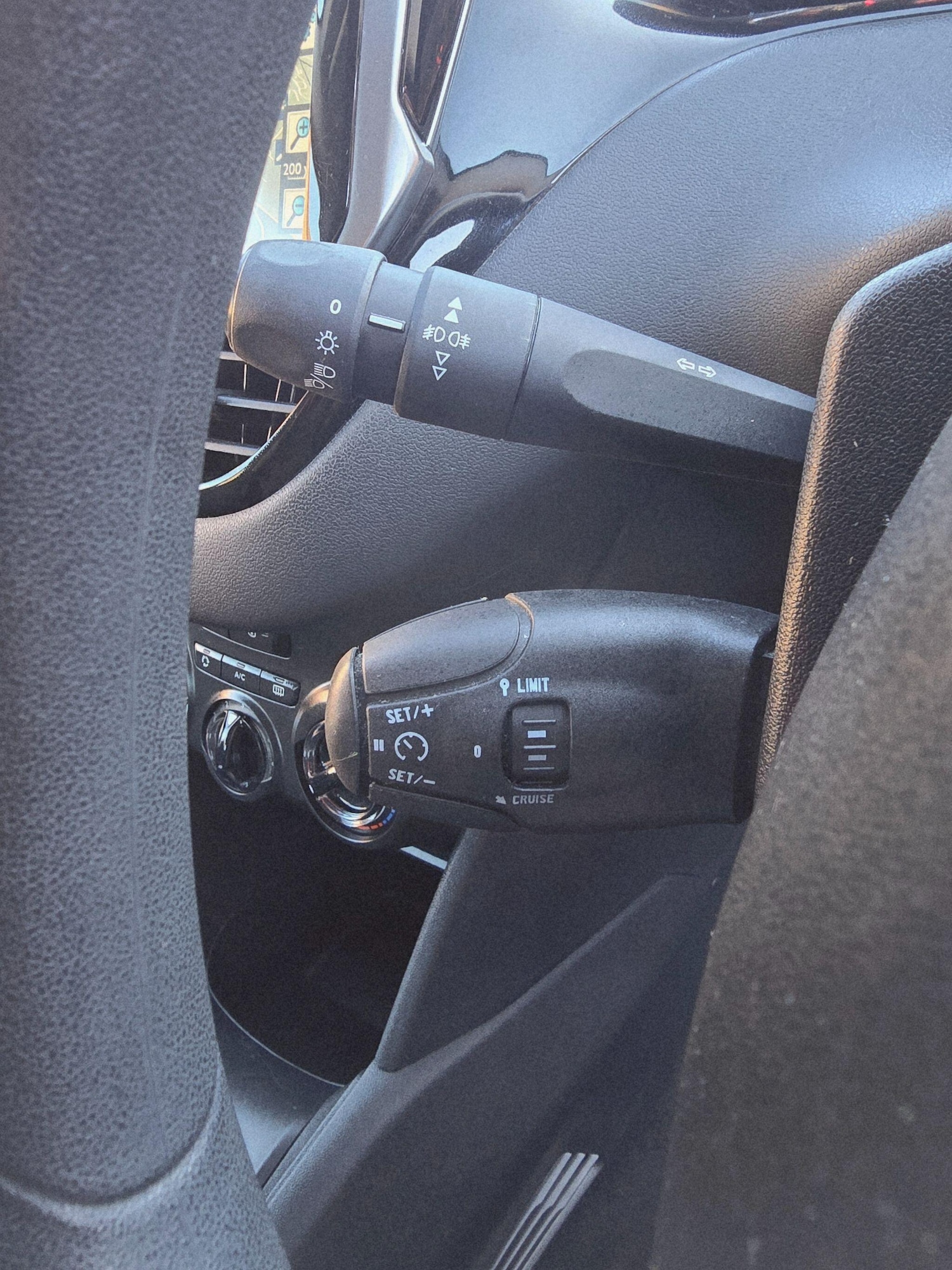 Used Peugeot 208 2014 for sale - 77066660: Photo 15