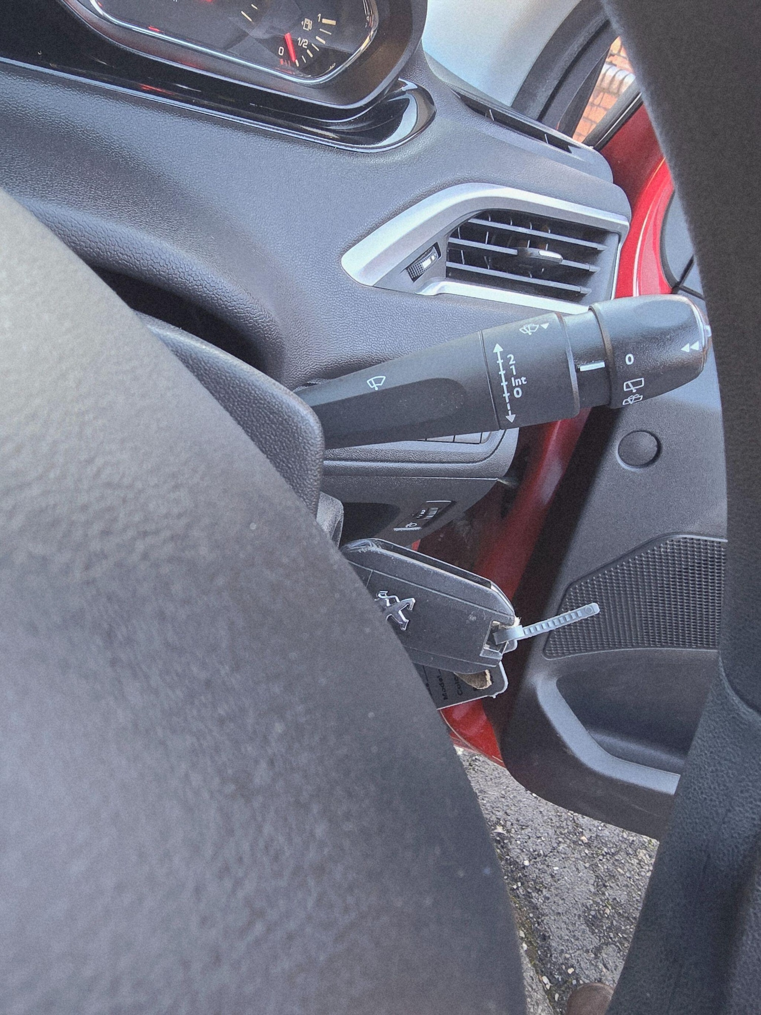 Used Peugeot 208 2014 for sale - 77066660: Photo 40