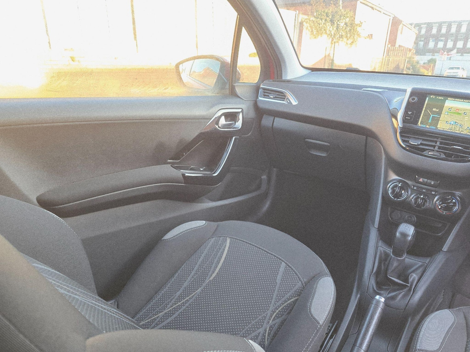 Used Peugeot 208 2014 for sale - 77066660: Photo 41