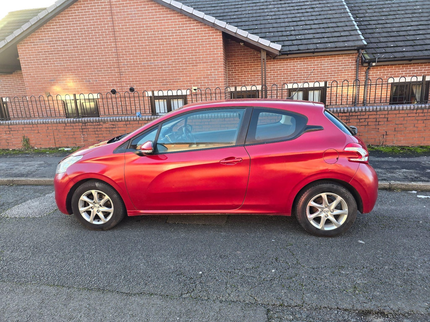 Used Peugeot 208 2014 for sale - 77066660: Photo 6