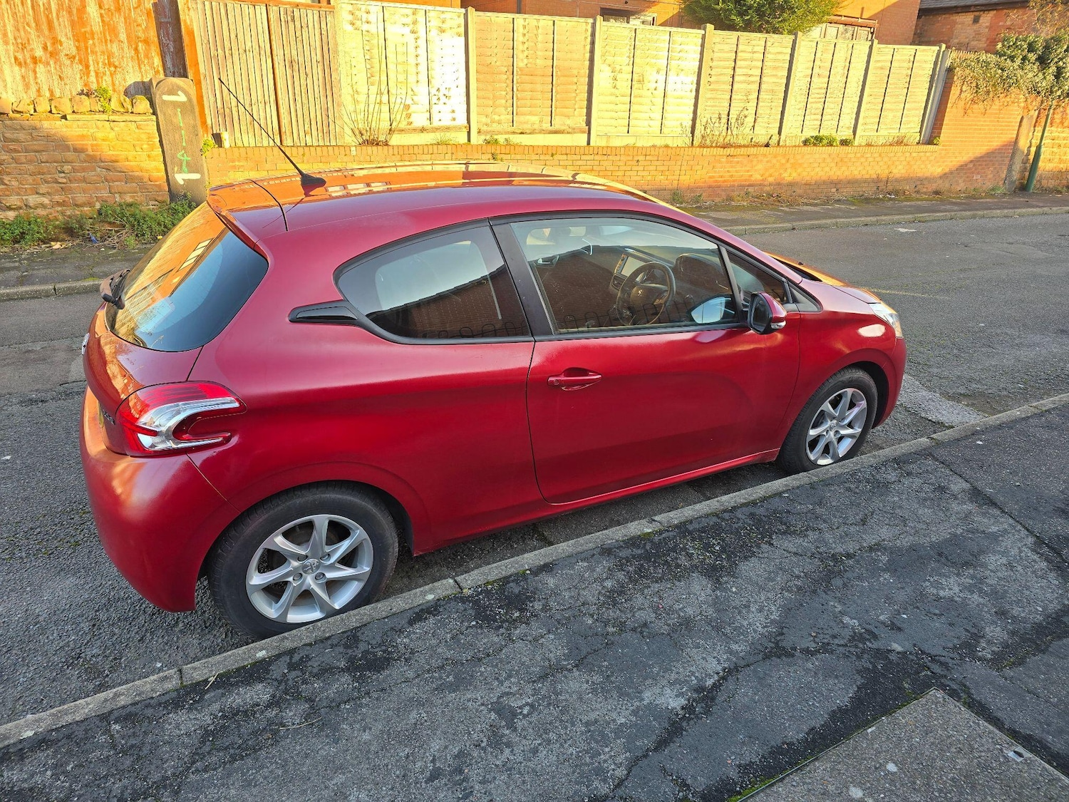 Used Peugeot 208 2014 for sale - 77066660: Photo 8