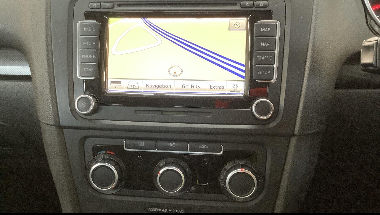 Used Volkswagen Golf 2010 for sale - 77645820: Photo 9