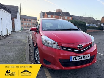 Used Toyota Yaris 2013 for sale - 77101806: Photo