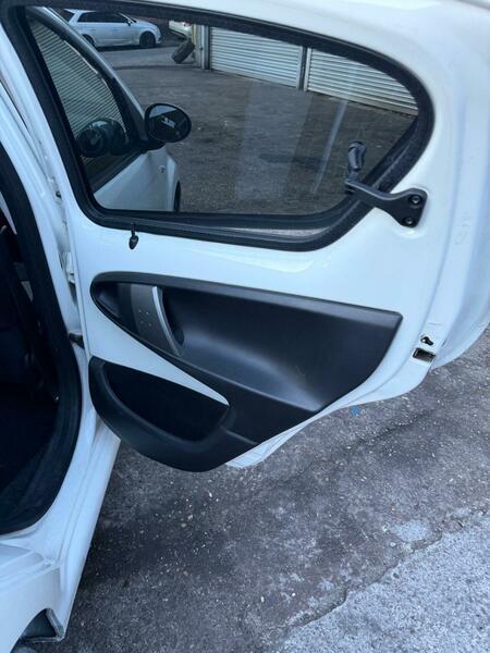 Used Toyota AYGO 2012 for sale - 78184451: Photo 23