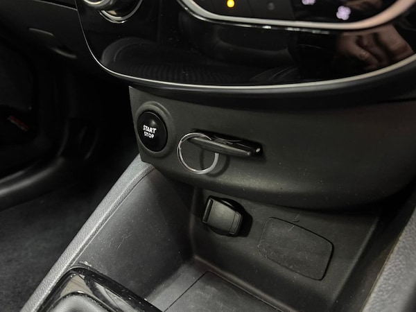 Used Renault Clio 2017 for sale - 76313142: Photo 31
