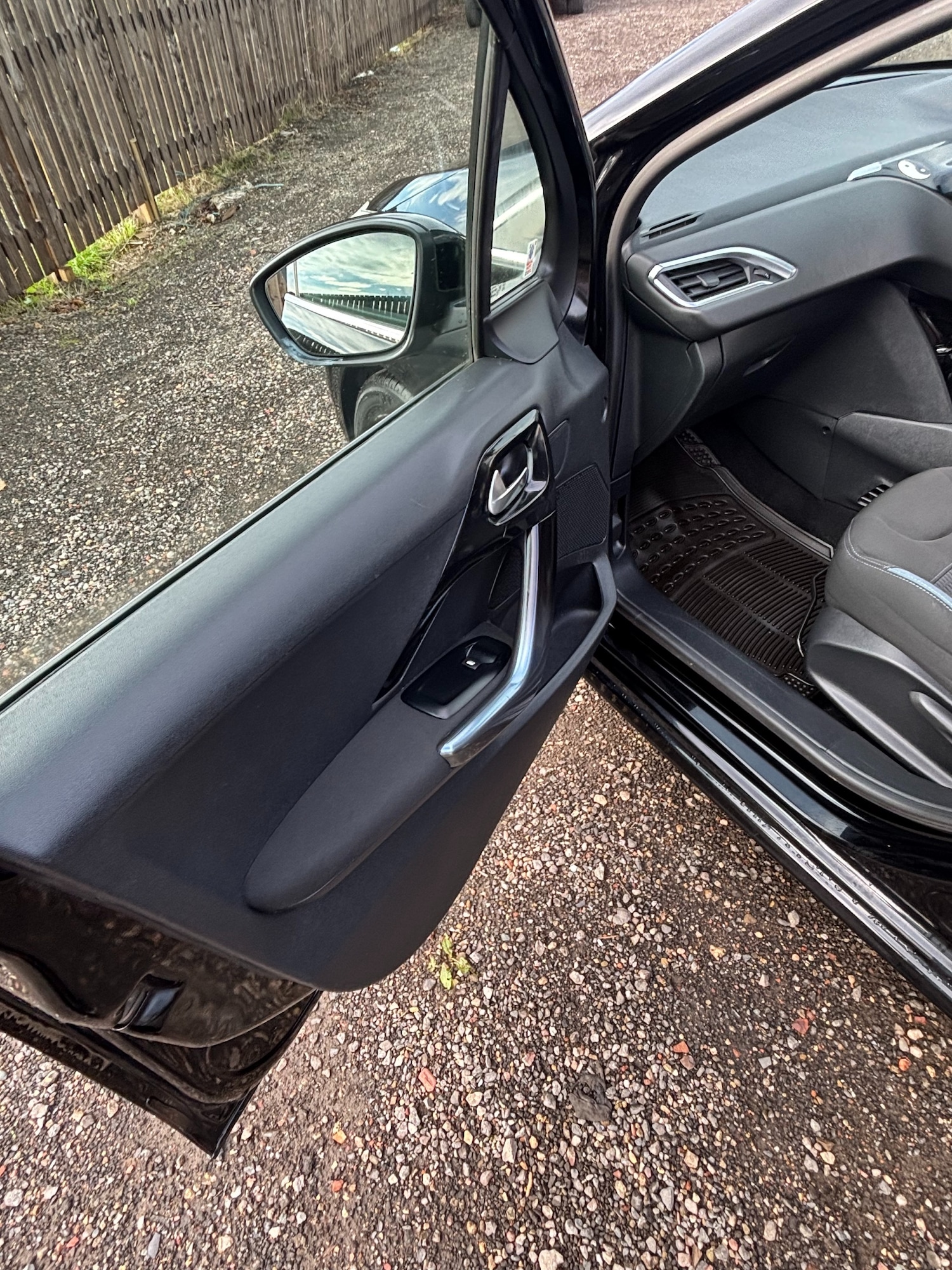 Used Peugeot 208 2013 for sale - 76484256: Photo 17