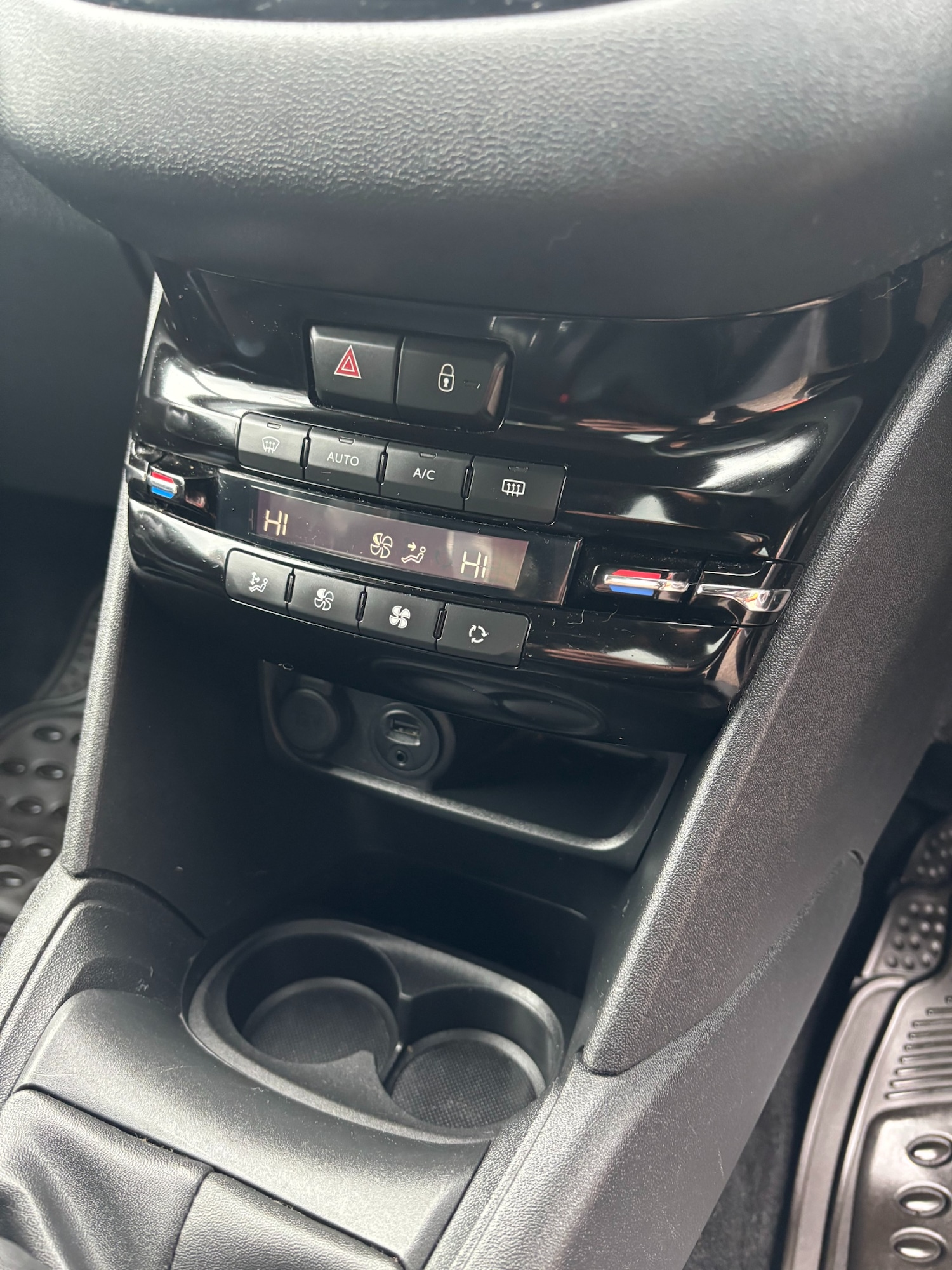 Used Peugeot 208 2013 for sale - 76484256: Photo 19