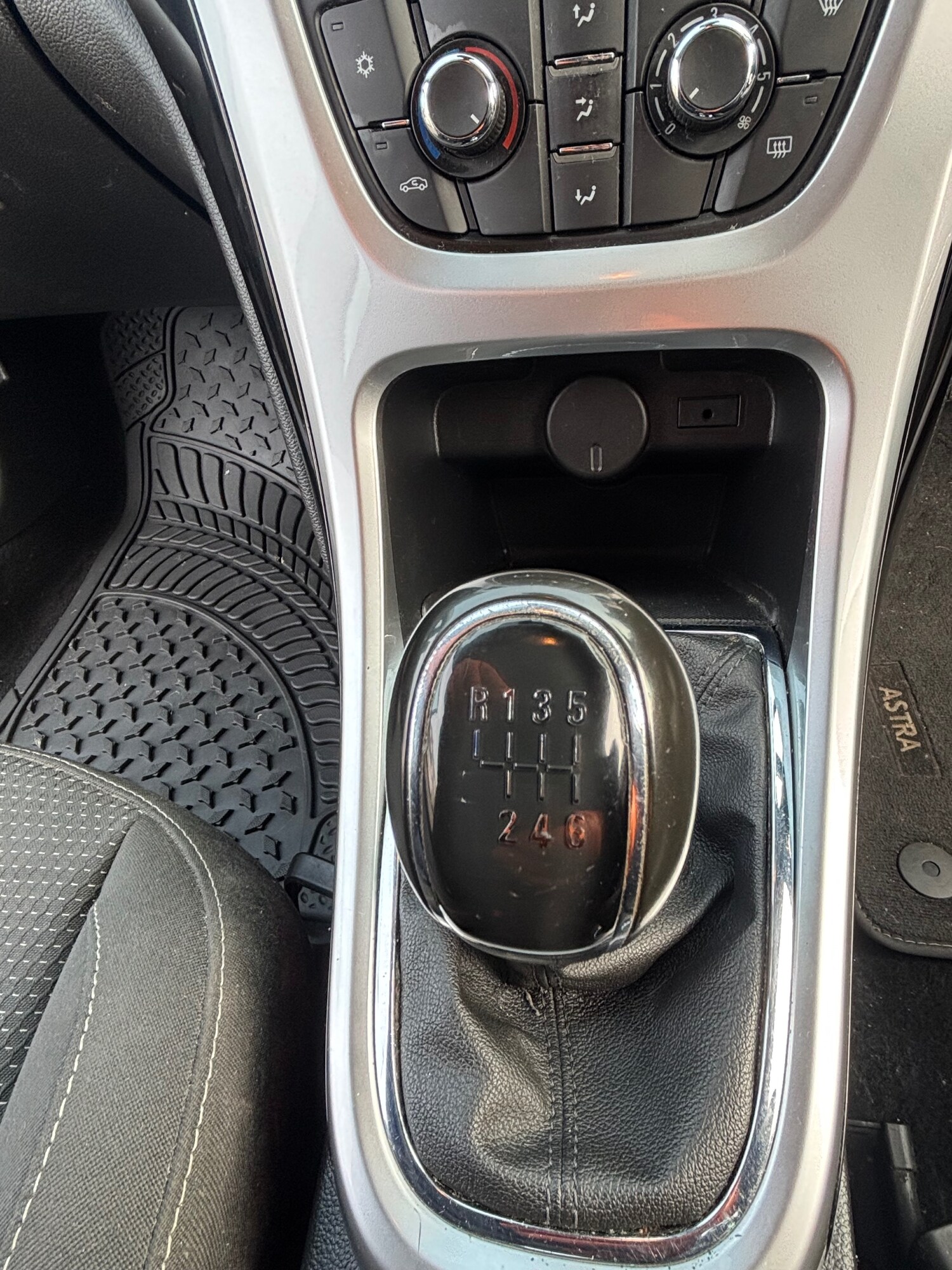 Used Vauxhall Astra 2014 for sale - 77350616: Photo 33