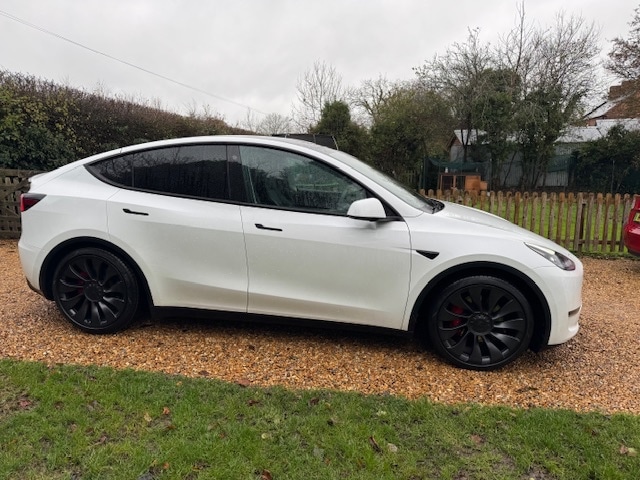 Used Tesla Model Y 2023 for sale - 76650693: Photo 2