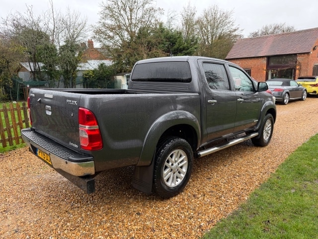 Used Toyota Hilux 2015 for sale - 76808004: Photo 2