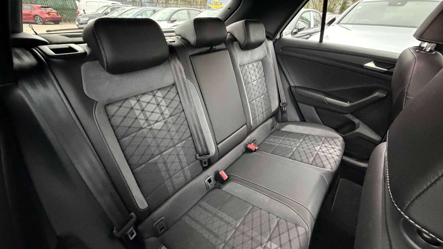 Used Volkswagen T-Roc for sale - 77857529: Photo 10