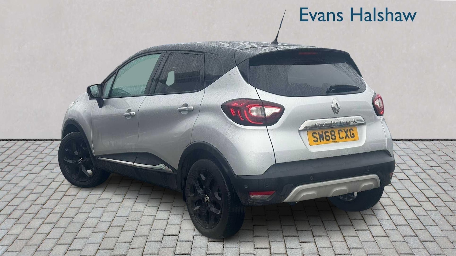 Used Renault Captur 2018 for sale - 77856367: Photo 2