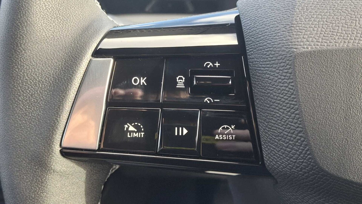 Used Vauxhall Astra for sale - 77861501: Photo 29