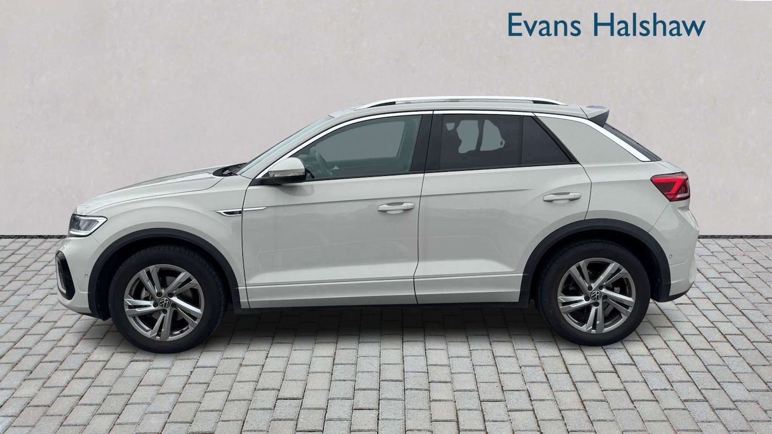 Used Volkswagen T-Roc for sale - 78104446: Photo 4