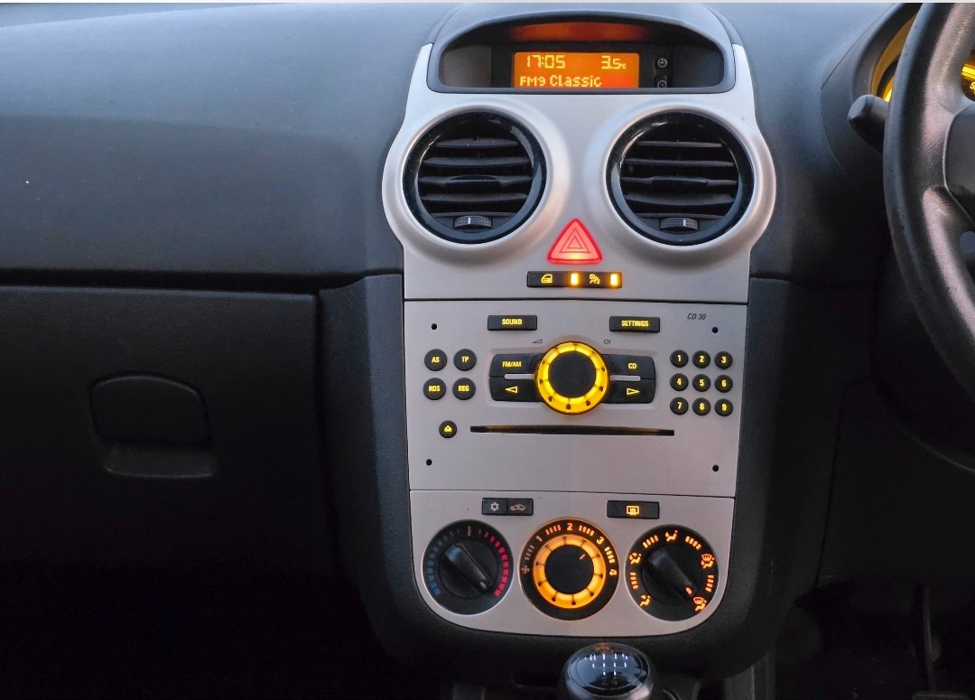 Used Vauxhall Corsa 2010 for sale - 77071240: Photo 8