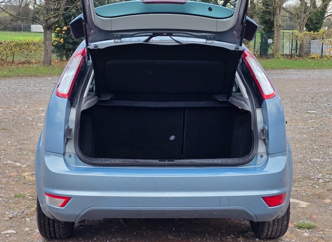 Used Ford Focus 2010 for sale - 76698939: Photo 12