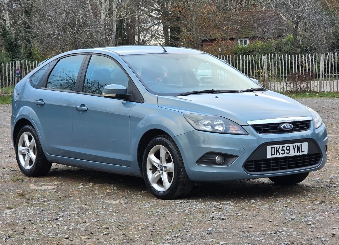 Used Ford Focus 2010 for sale - 76698939: Photo 2