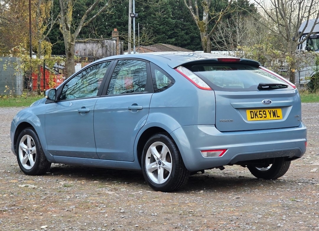 Used Ford Focus 2010 for sale - 76698939: Photo 3