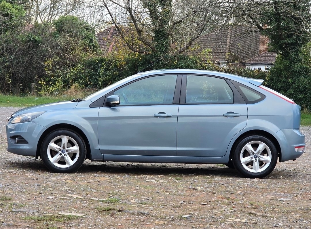 Used Ford Focus 2010 for sale - 76698939: Photo 5