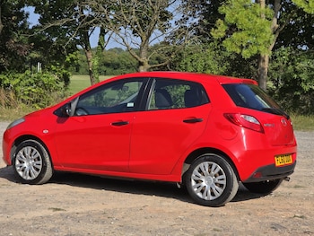 Used Mazda Mazda2 2011 for sale - 75542939: Photo