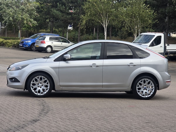 Used Ford Focus 2010 for sale - 75655686: Photo 5