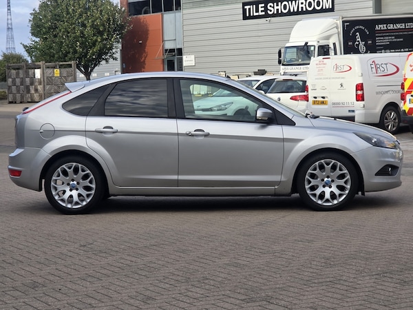 Used Ford Focus 2010 for sale - 75655686: Photo 6