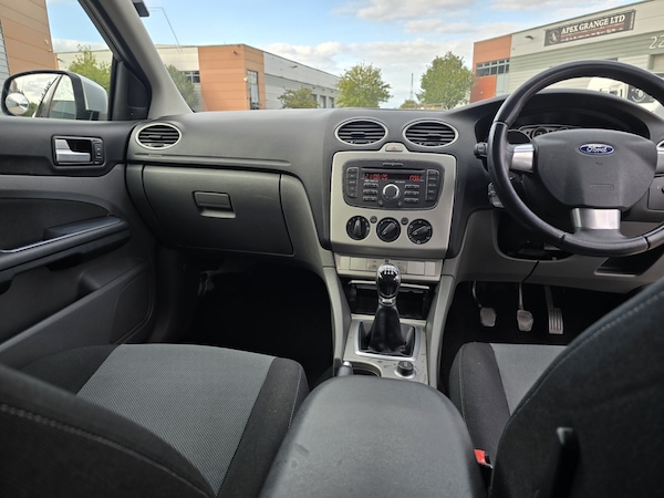 Used Ford Focus 2010 for sale - 75655686: Photo 9