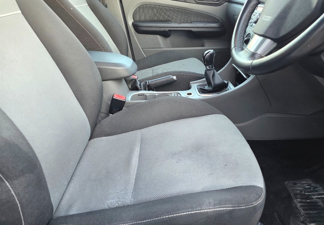 Used Ford Focus 2010 for sale - 76941417: Photo 11