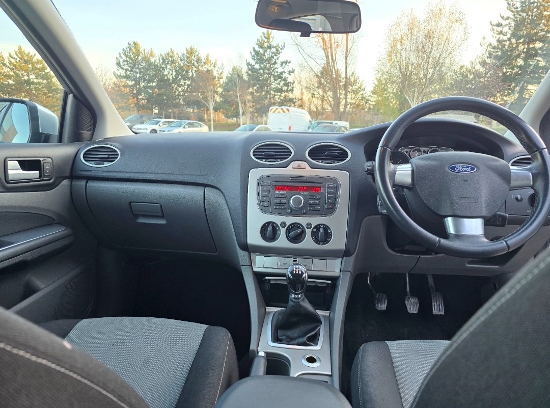 Used Ford Focus 2010 for sale - 76941417: Photo 9