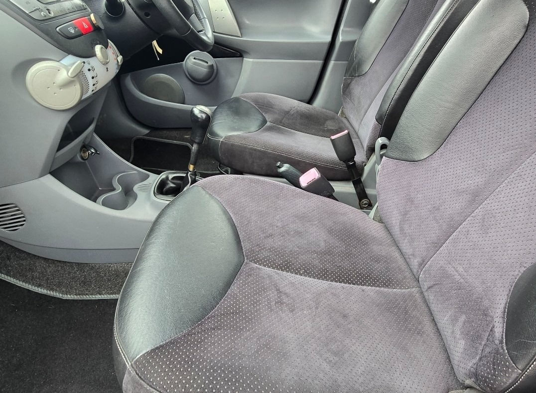 Used Toyota AYGO 2011 for sale - 78013052: Photo 10