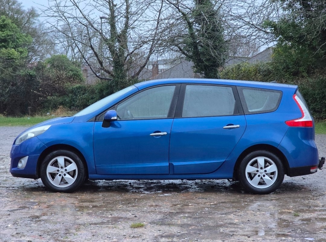 Used Renault Grand Scenic 2010 for sale - 76984600: Photo 6