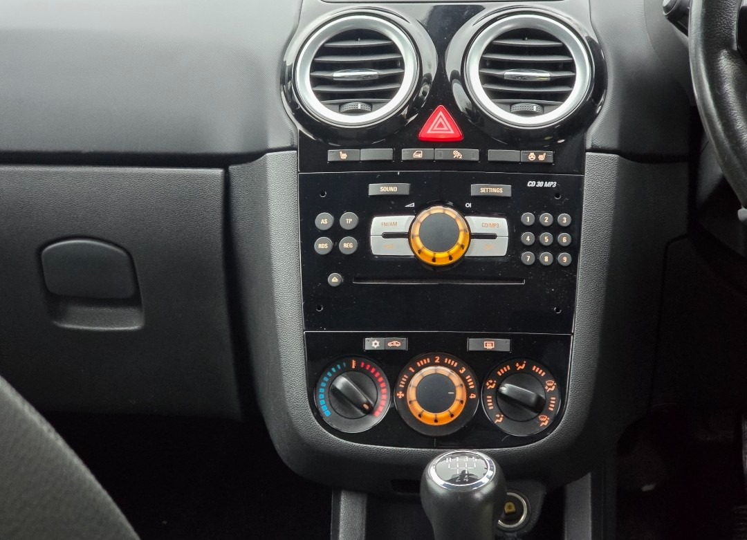 Used Vauxhall Corsa 2010 for sale - 76407069: Photo 9