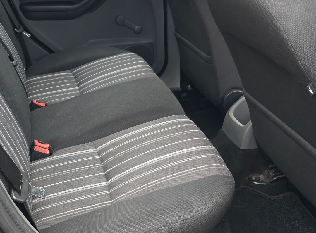 Used Ford Focus 2010 for sale - 76662456: Photo 11