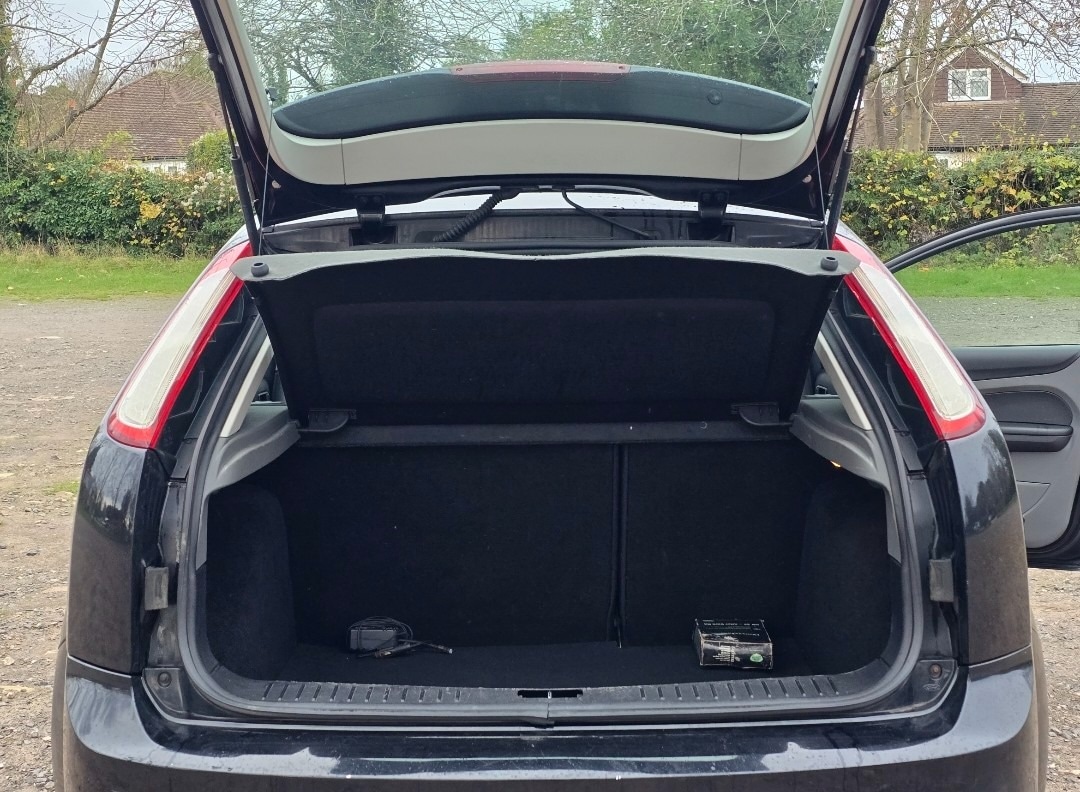 Used Ford Focus 2010 for sale - 76662456: Photo 12