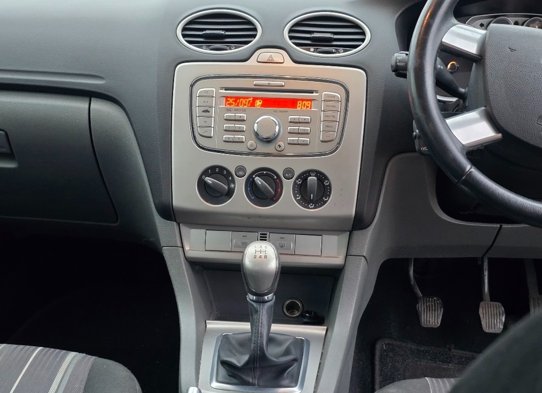 Used Ford Focus 2010 for sale - 76662456: Photo 9