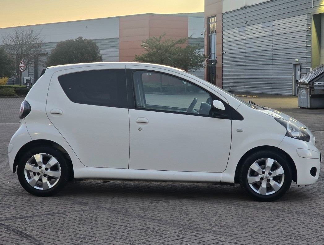 Used Toyota AYGO 2011 for sale - 77921586: Photo 5