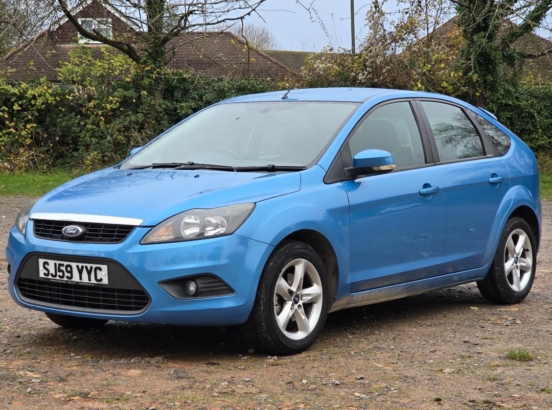 Used Ford Focus 2010 for sale - 76662465: Photo 2