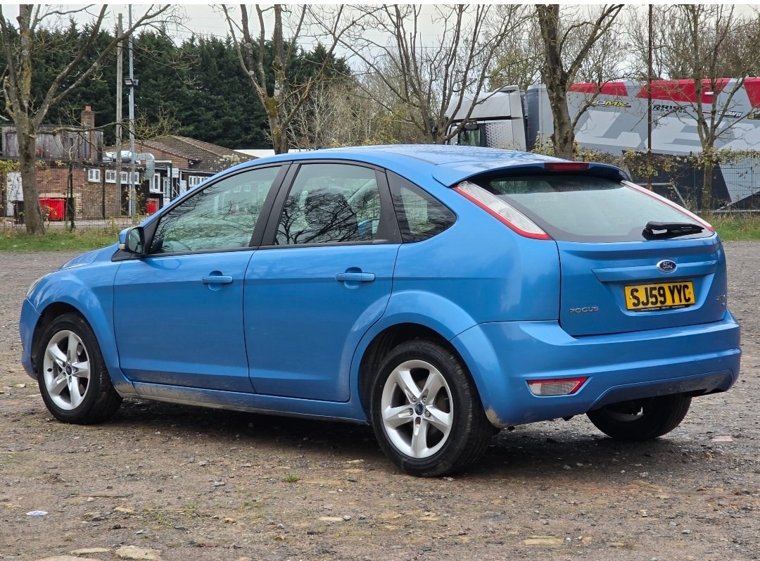 Used Ford Focus 2010 for sale - 76662465: Photo 3