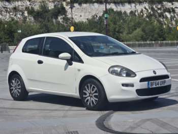 2015 - 1.2 Pop 3dr. 1 YEAR MOT. SERVICE HISTORY. CHEAP TO RUN AND MAINTAIN