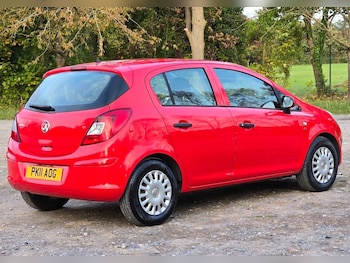 Used Vauxhall Corsa 2011 for sale - 76197252: Photo 2