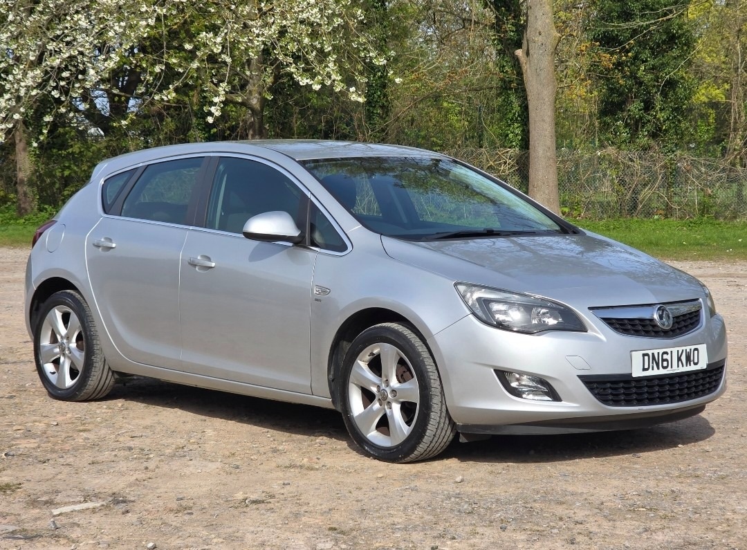 Used Vauxhall Astra 2012 for sale - 78202252: Photo 2