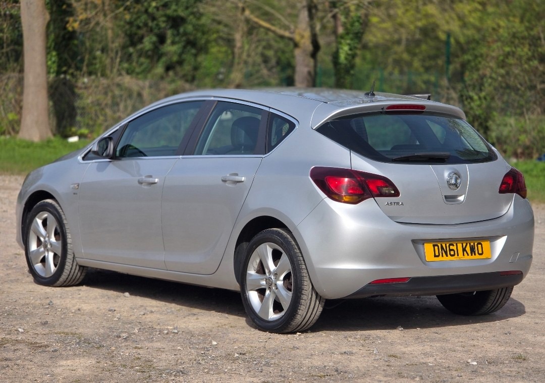 Used Vauxhall Astra 2012 for sale - 78202252: Photo 3
