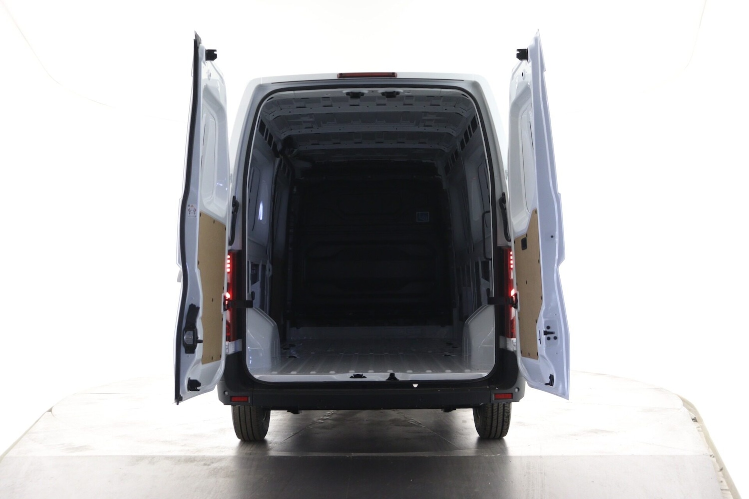 Used Renault Master 2025 for sale - 76508942: Photo 2